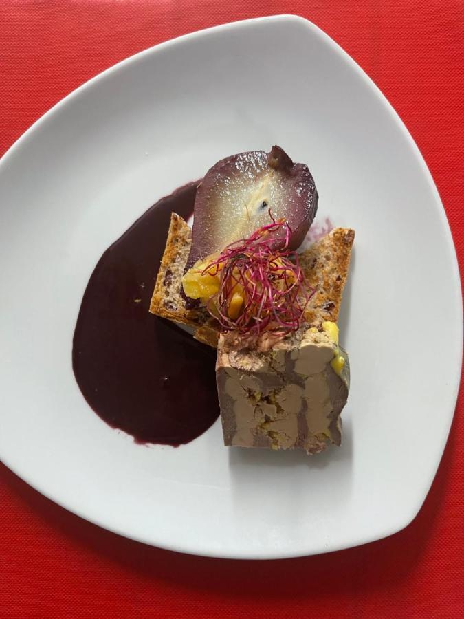 Logis Hotel Restaurant Cazes Arazat Laissac Ngoại thất bức ảnh