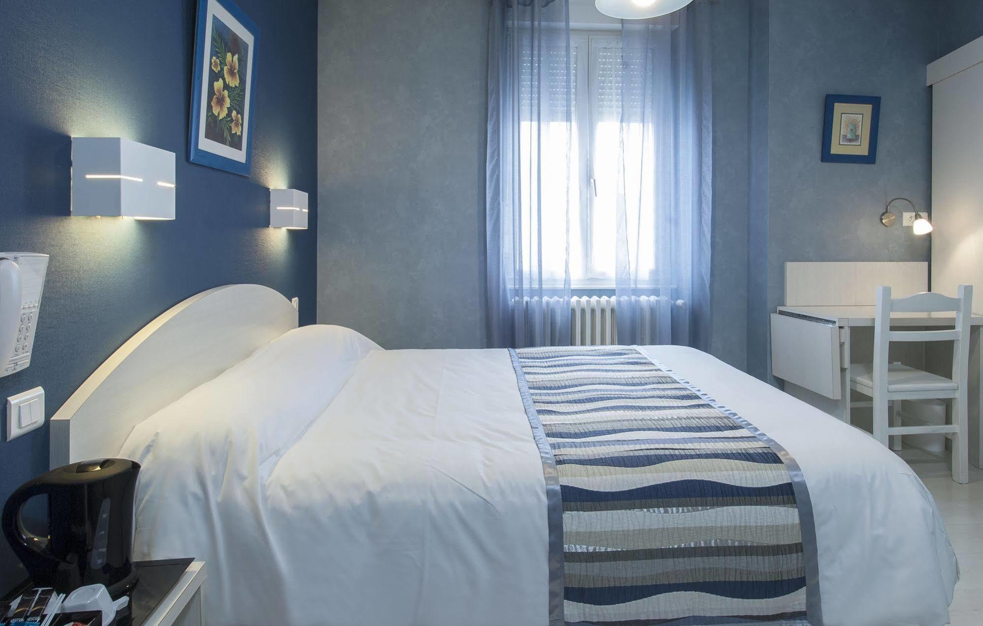 Logis Hotel Restaurant Cazes Arazat Laissac Ngoại thất bức ảnh