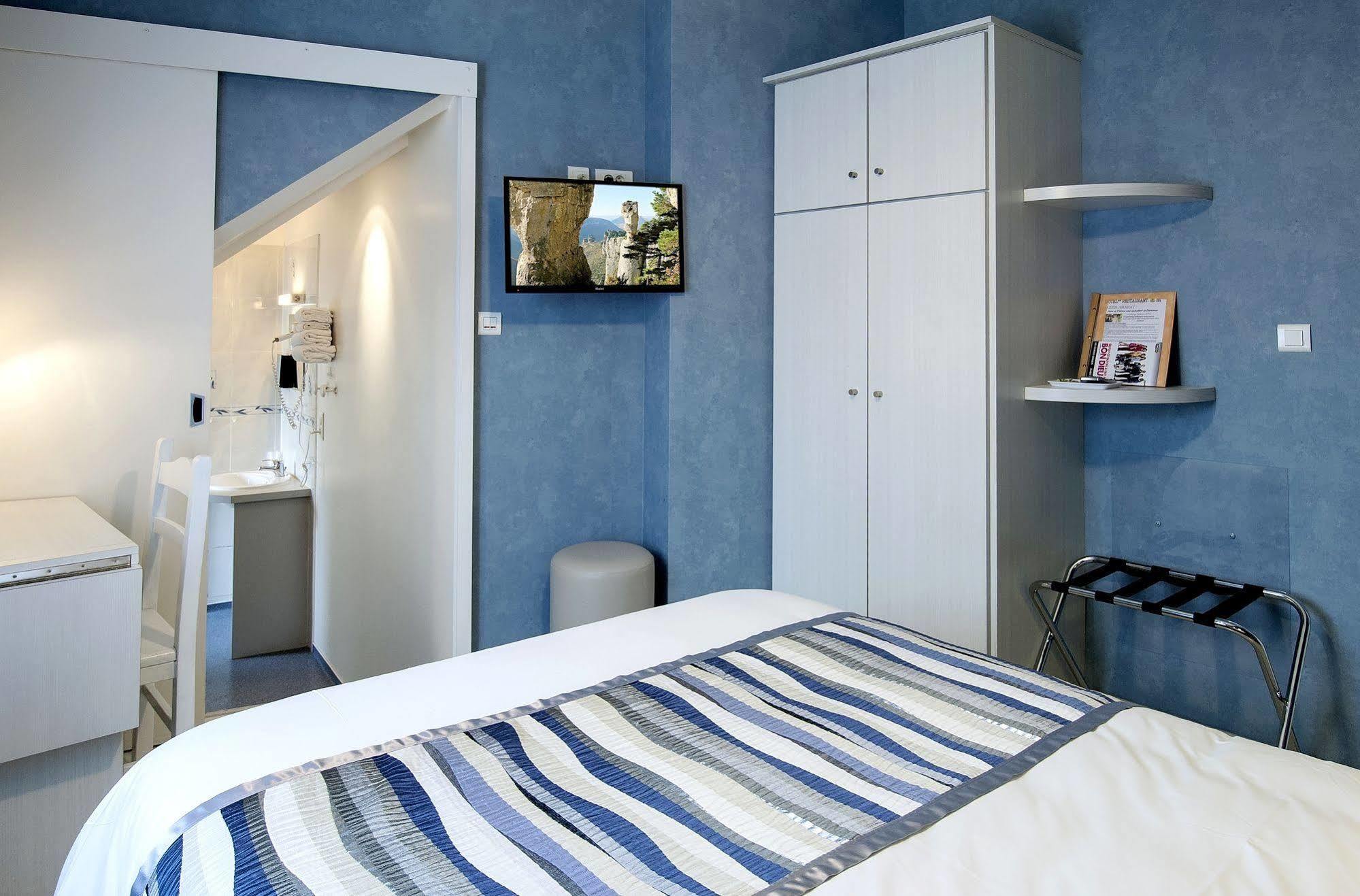 Logis Hotel Restaurant Cazes Arazat Laissac Ngoại thất bức ảnh