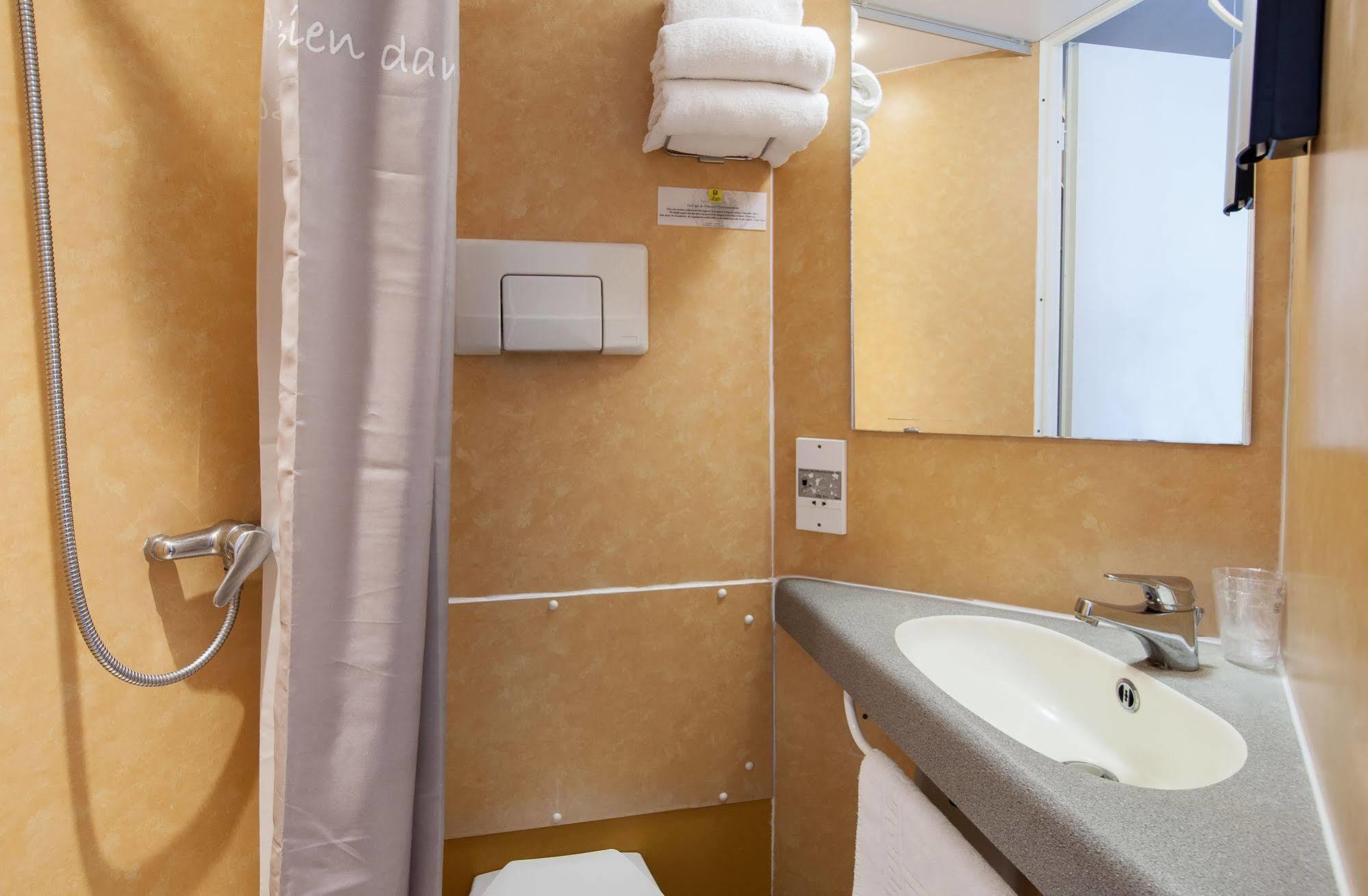 Logis Hotel Restaurant Cazes Arazat Laissac Ngoại thất bức ảnh