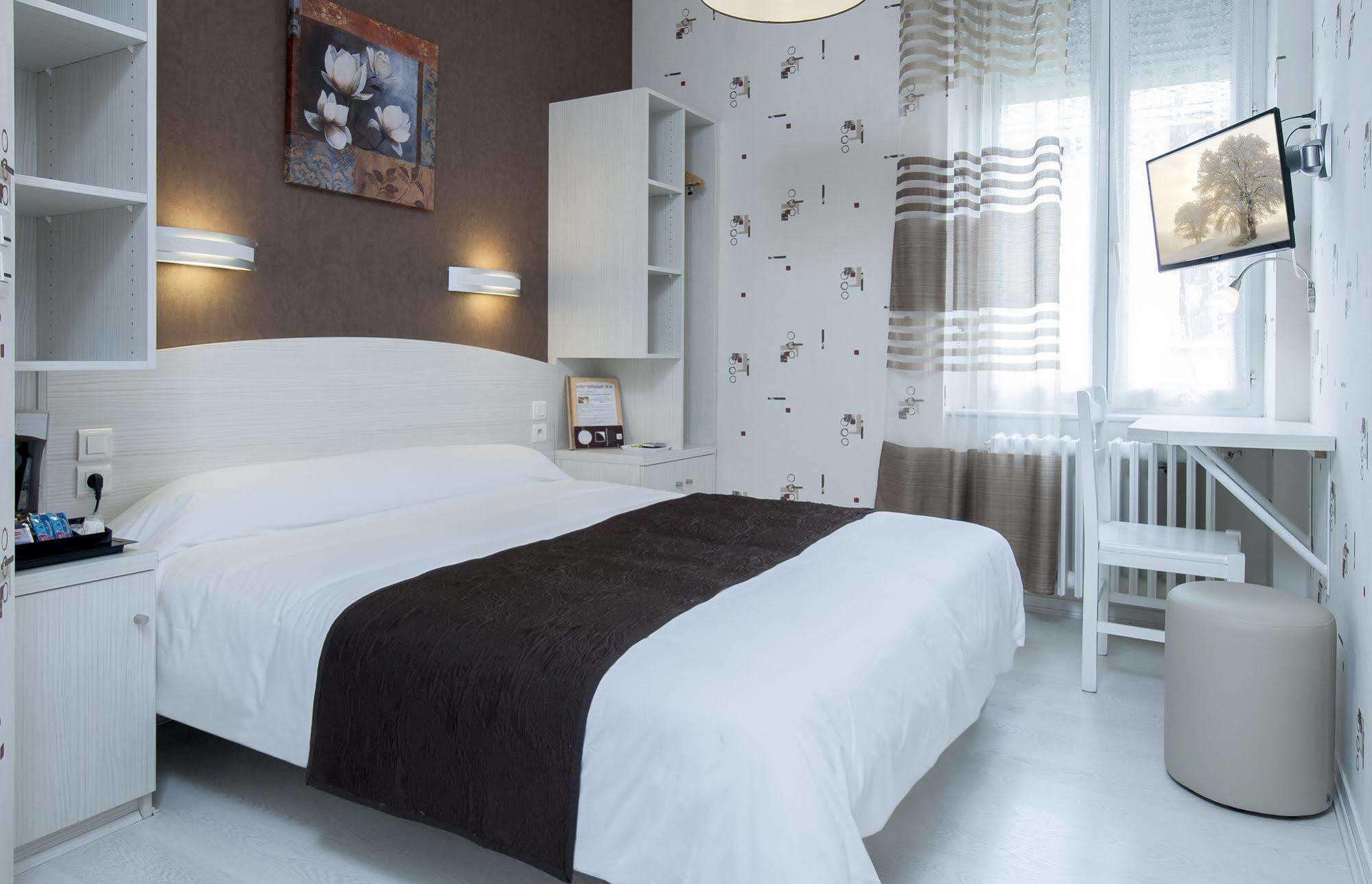 Logis Hotel Restaurant Cazes Arazat Laissac Ngoại thất bức ảnh