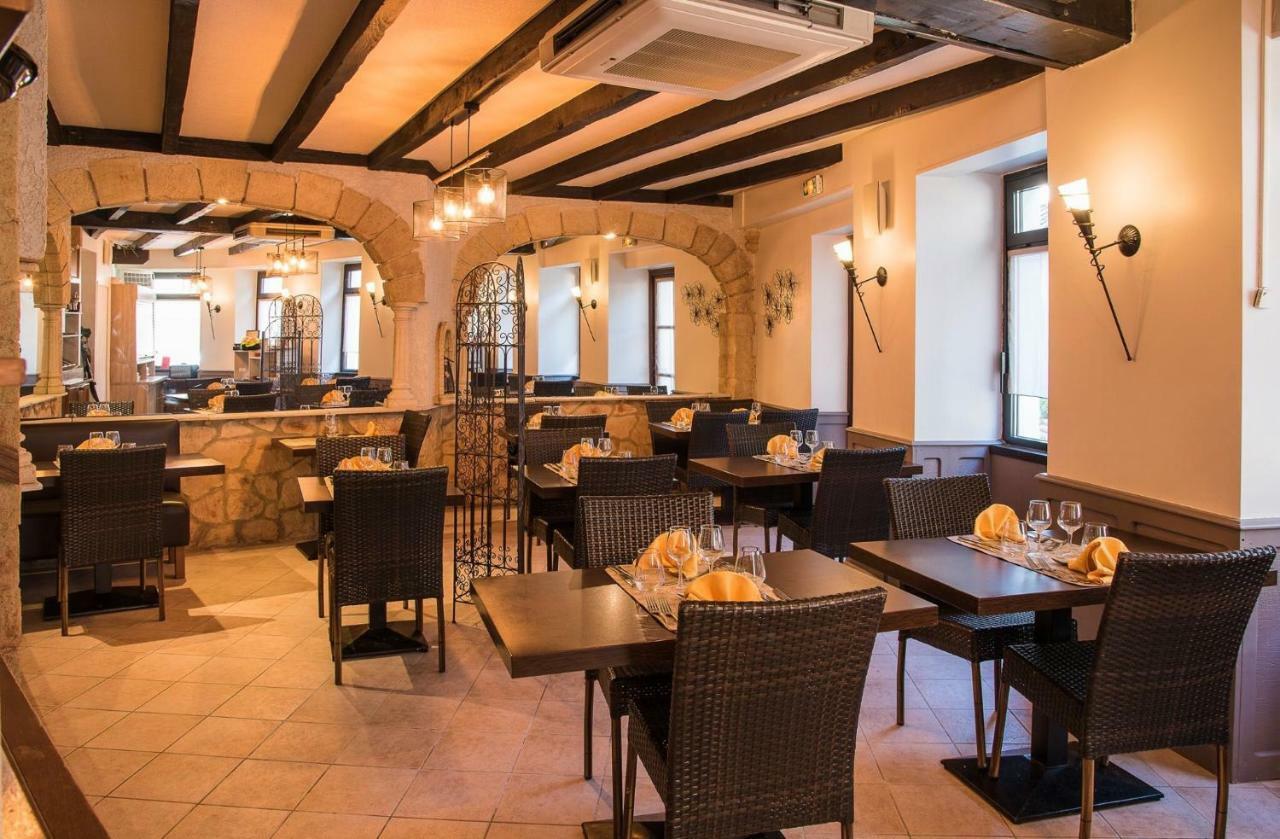 Logis Hotel Restaurant Cazes Arazat Laissac Ngoại thất bức ảnh