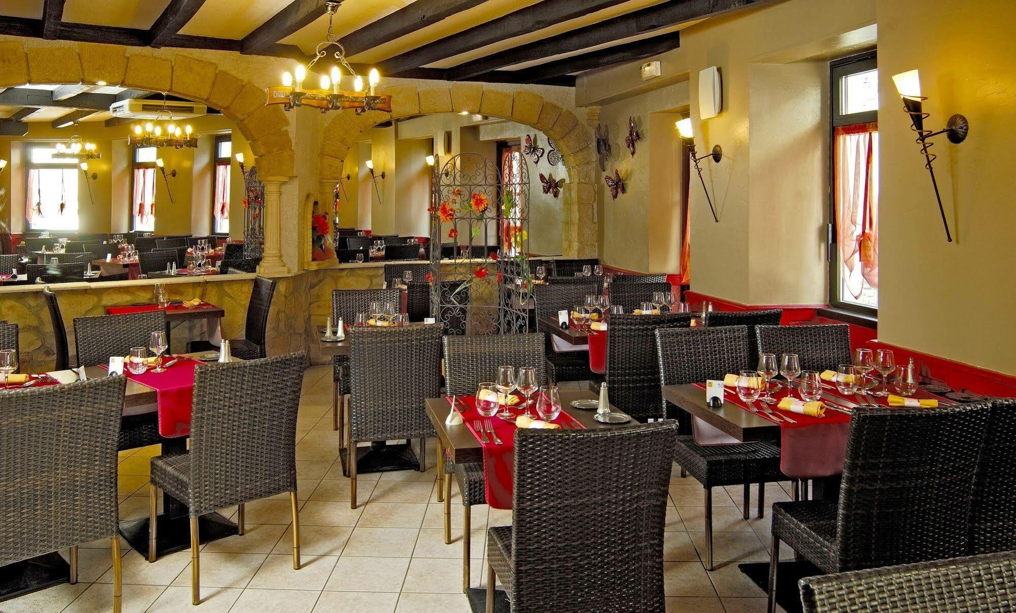 Logis Hotel Restaurant Cazes Arazat Laissac Ngoại thất bức ảnh